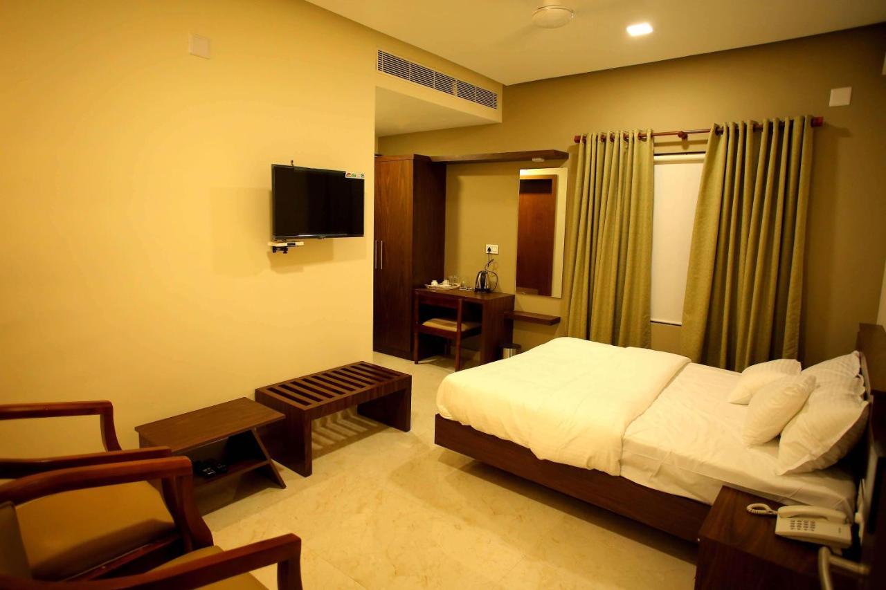 فندق إرناكولامفي  Kira Palace Residency المظهر الخارجي الصورة