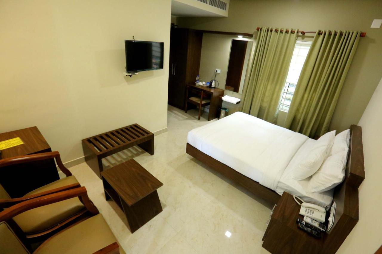 فندق إرناكولامفي  Kira Palace Residency المظهر الخارجي الصورة