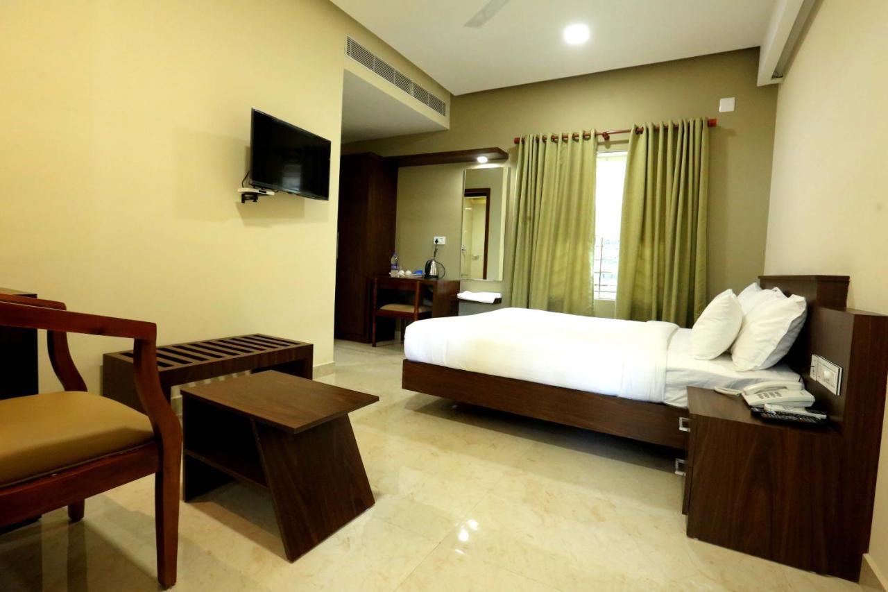 فندق إرناكولامفي  Kira Palace Residency المظهر الخارجي الصورة