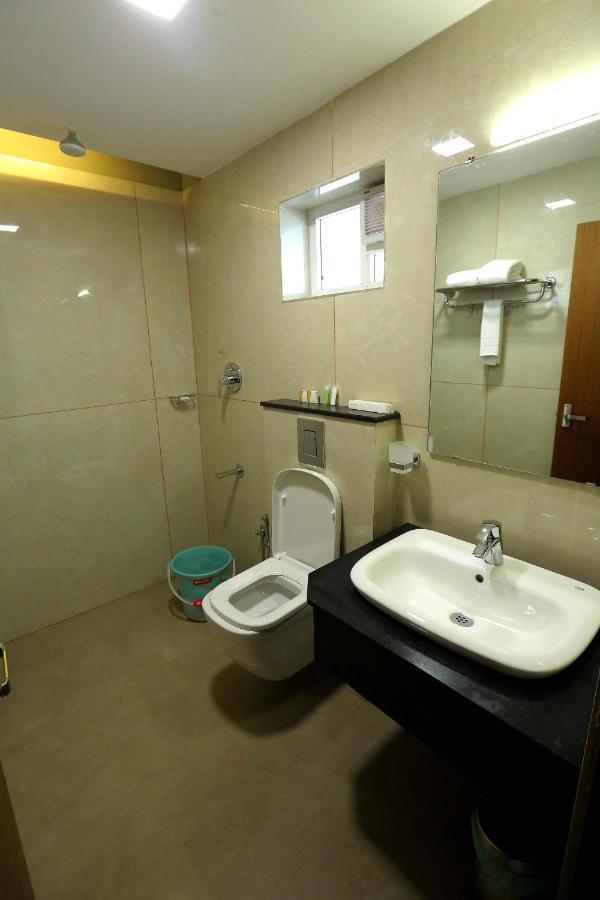 فندق إرناكولامفي  Kira Palace Residency المظهر الخارجي الصورة