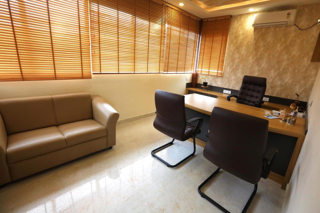 فندق إرناكولامفي  Kira Palace Residency المظهر الخارجي الصورة